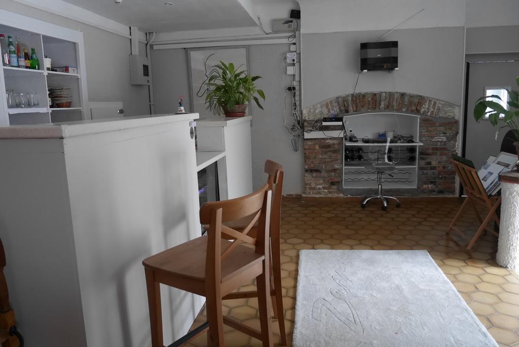 Auberge Le Rabelais Malay-le-Petit Ngoại thất bức ảnh