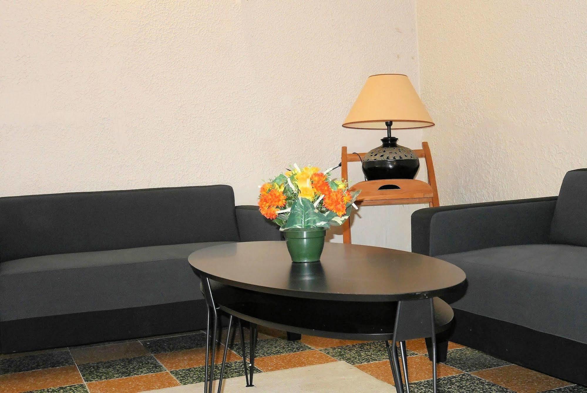 Auberge Le Rabelais Malay-le-Petit Ngoại thất bức ảnh