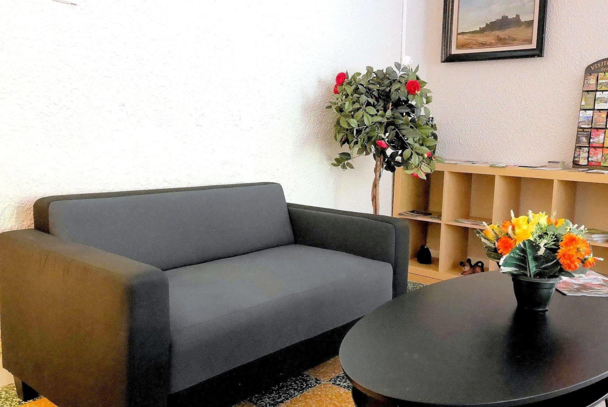 Auberge Le Rabelais Malay-le-Petit Ngoại thất bức ảnh